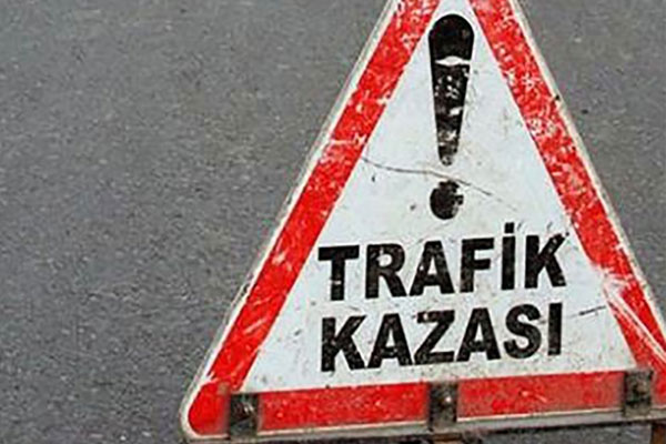 Elazığ'da minibüs ile otomobil çarpıştı