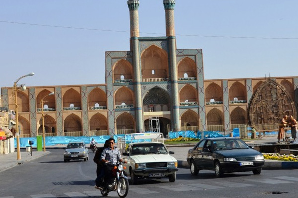 İran'da 'din adamı' tartışması yaşanıyor...