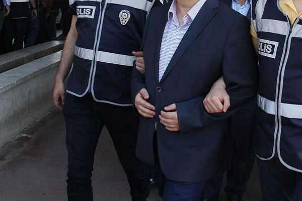 8 ilde polislere FETÖ operasyonu