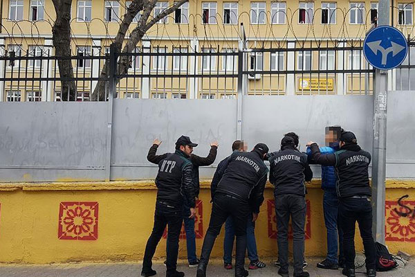 Polis okul önlerinde huzuru sağladı