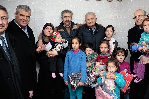 Yıldırım'dan Suriyeli aileye ziyaret