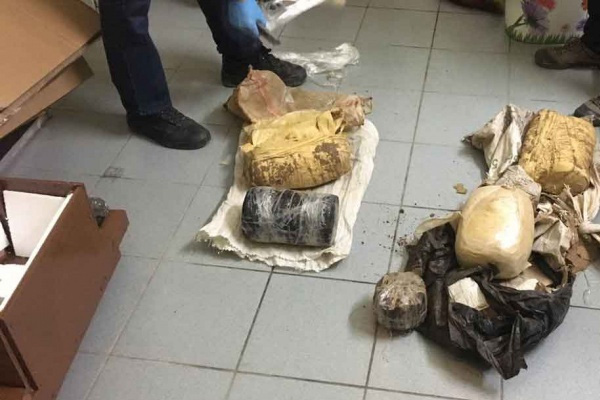 Sınırda patlayıcı ele geçirildi