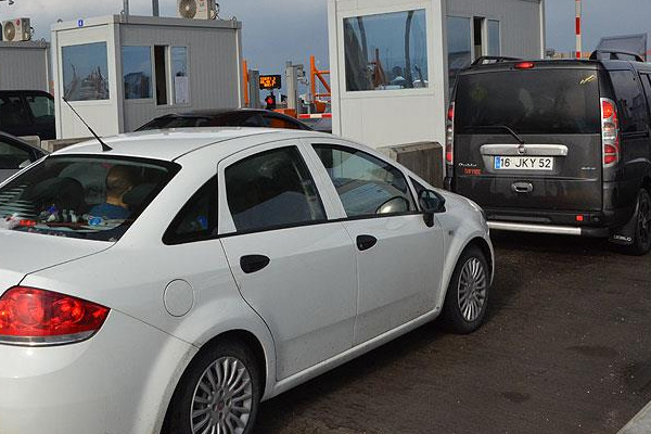Osmangazi Köprüsü'nde 'indirim' yoğunluğu