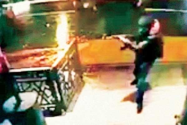 Reina'ya saldırıp taksiyle kaçtı