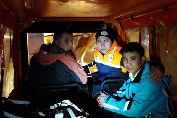 Karda mahsur kalan bekçi 30 saat sonra kurtarıldı