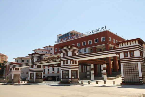 22 tıp akademisyeni FETÖ'den ihraç edildi