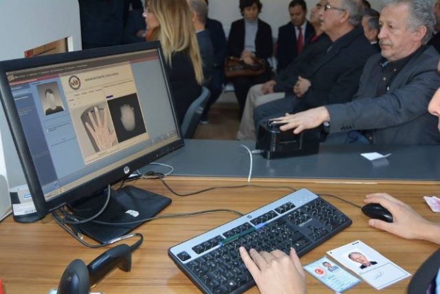 Kimliklerin yenilenmesi fotoğrafçılara yaradı