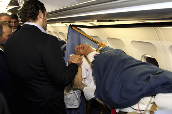 Yaralı Lübnanlıları Başbakan Hariri karşıladı