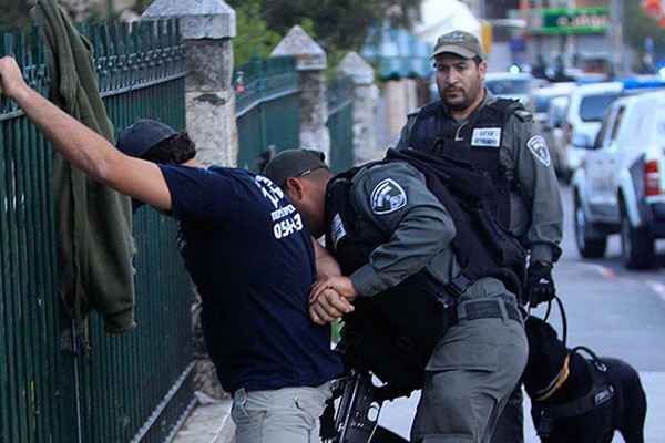 İsrail askerleri 34 Filistinliyi gözaltına aldı