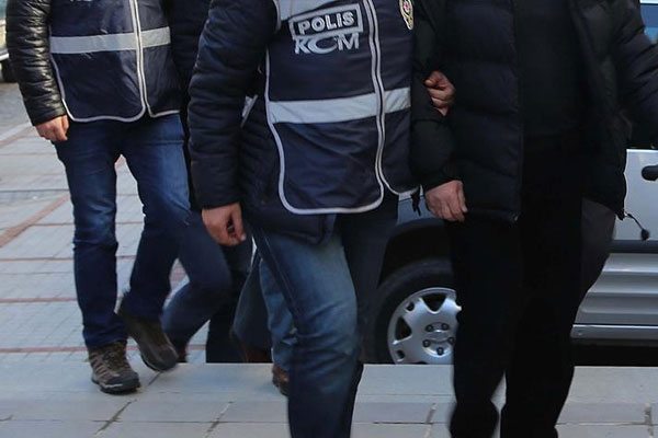 Manisa merkezli FETÖ operasyonu: 12 gözaltı