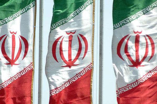 İran'da 40 devlet yetkilisi yasağı deldi