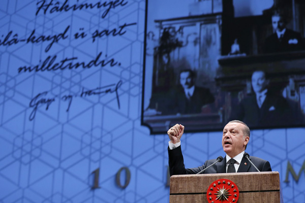 Mark Almond'dan Türkiye'ye 'hasta adam' benzetmesi