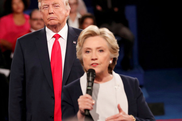 Clinton ve Trump yeniden yan yana gelecek