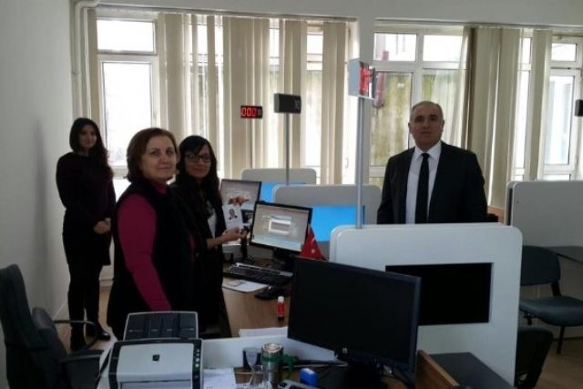 Yeni kimlikler için vatandaşlar akın etti