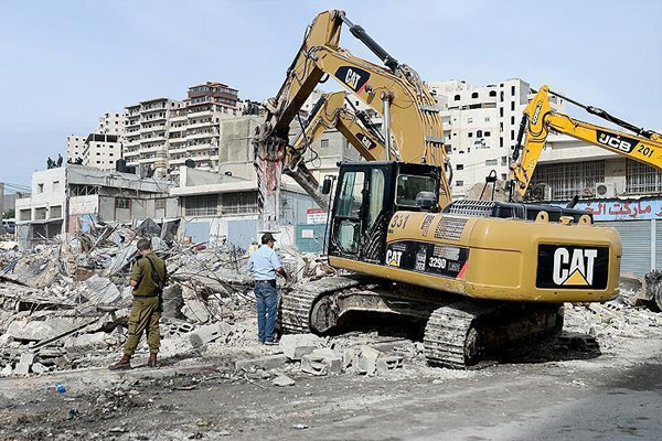 İsrail, 8 kişilik Filistinli ailenin yaşadığı evi yıktı