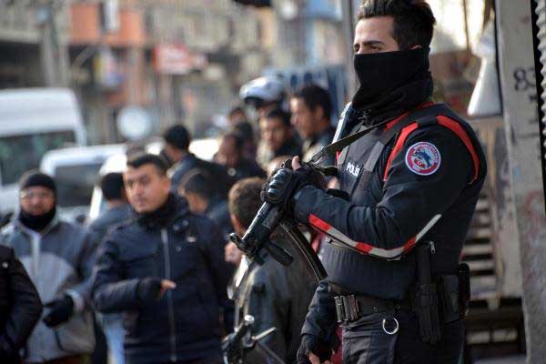 Adana'da 600 polisle huzur operasyonu