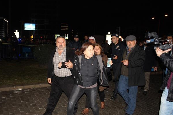 Şehit zabıt katibinin yakınları sinir krizi geçirdi