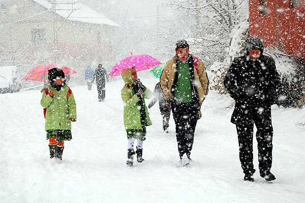 İki ilde eğitime kar engeli