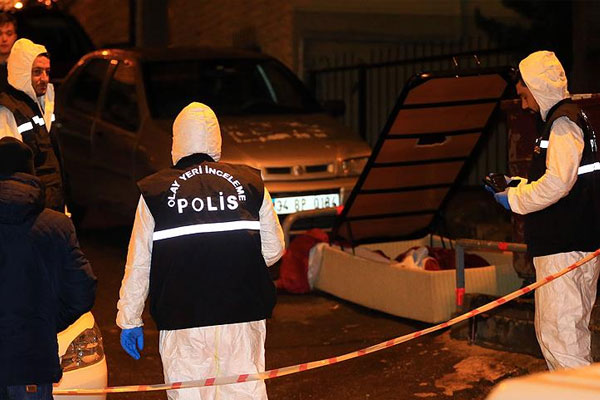 Çöpteki bazanın altından ceset çıktı