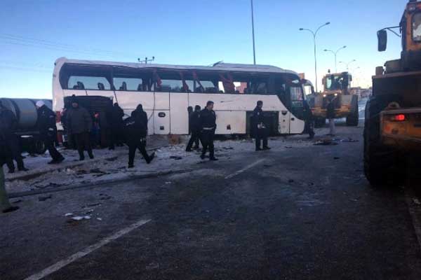 Konya'da öğrenci servisi devrildi
