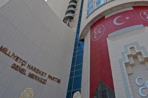 'Ak Parti, 19 MHP'li vekil için devrede'