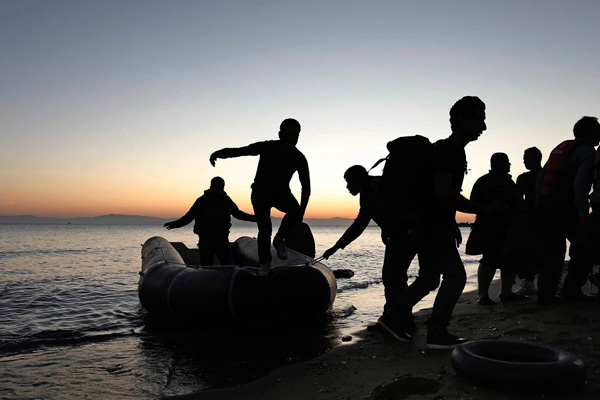 BM'den Yunanistan'a: Adalardaki mültecilerin ana karaya taşınması şarttır