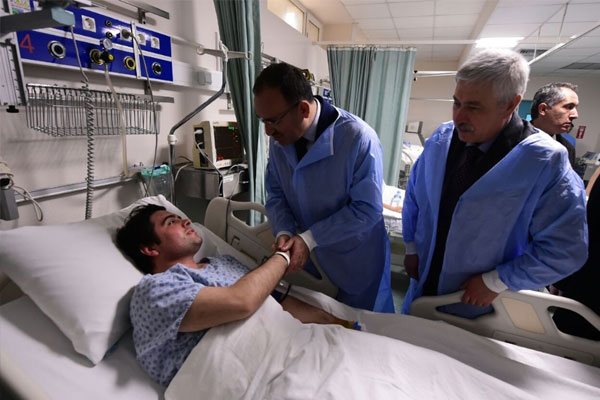 Bakan Bozdağ’dan yaralılara ziyaret
