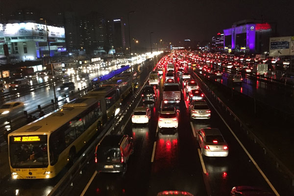 İstanbullular bu akşam bu yollara dikkat