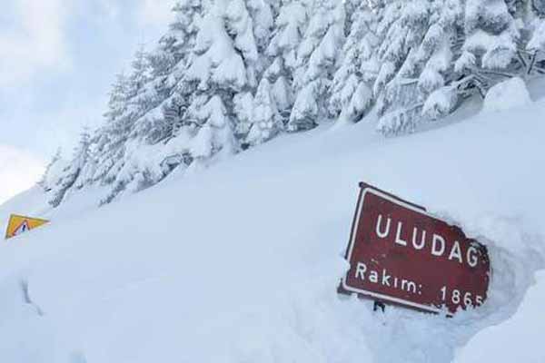 Uludağ'da kar kalınlığı 2 metreyi geçti