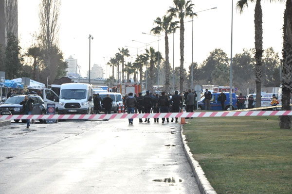 İzmir Adliyesi'nde görevli 5 kişi gözaltında