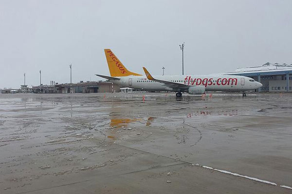 Bursa'da yolcu uçağı zorunlu iniş yaptı