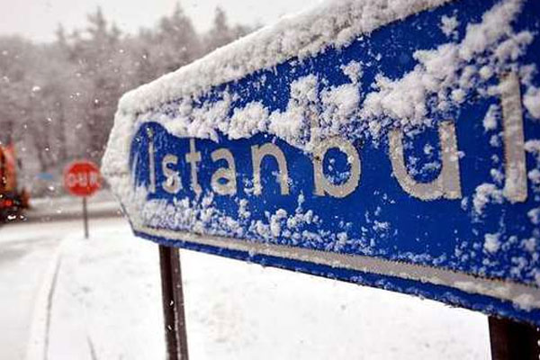 İstanbul'da kar kalınlığı 122 cm'yi geçti