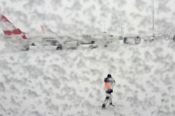 Hava ulaşımına kar engeli