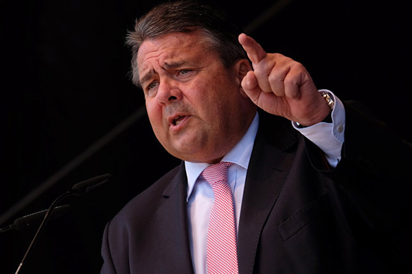 Alman Başbakan Yardımcısı: Selefi camileri kapatılsın