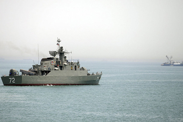 ABD donanmasından İran gemilerine uyarı ateşi