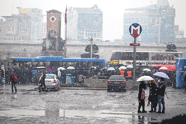 İstanbullulara metro seferleriyle ilgili duyuru
