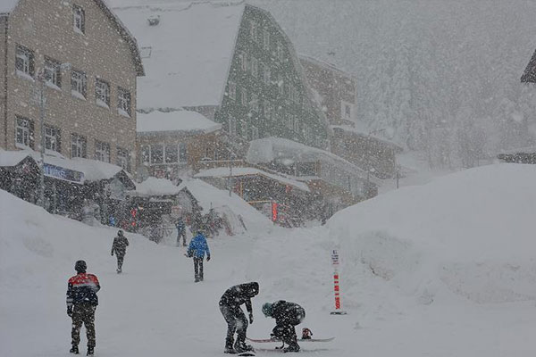 Uludağ'da kar kalınlığı 255 santim oldu