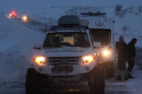 Erciyes’te 15 kişi kurtarılmayı bekliyor