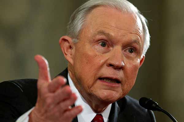 Trump'un bakanı: Müslümanların ülkeye girişi yasaklanamaz