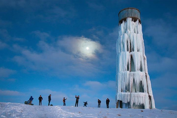 Su deposu buzdan kuleye döndü