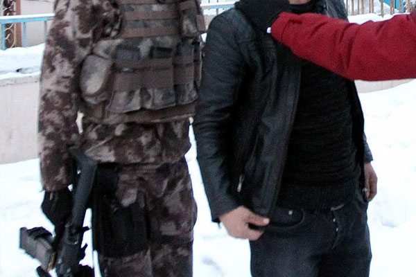 PKK propagandası yapan 9 öğretmen gözaltında