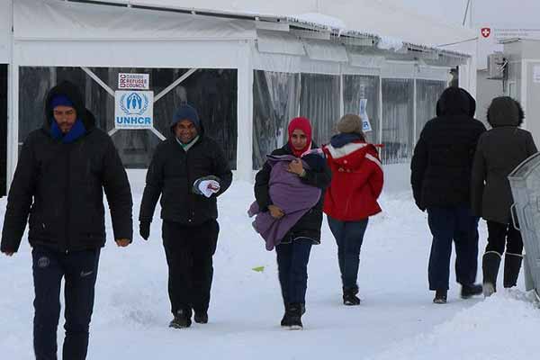 Makedonya'daki sığınmacıların soğukla mücadelesi