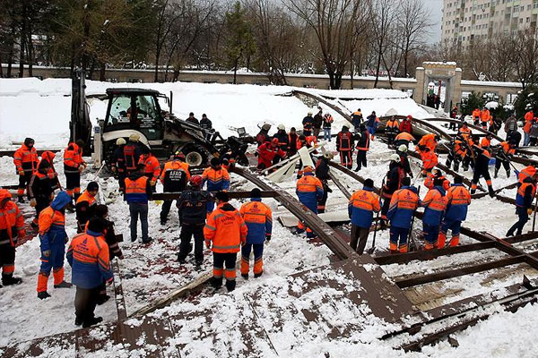 Tentenin cemaatin üzerine çökmesine soruşturma