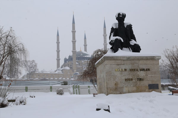 Edirne'de okullar yarın da tatil
