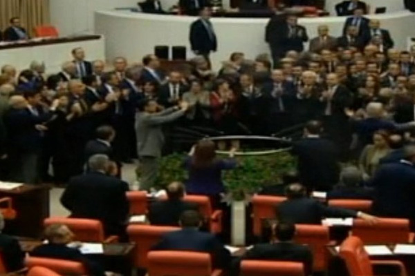 Anayasa değişikliğinin 5. maddesi kabul edildi