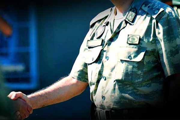 15 Temmuz'da muhtara albay üniforması giydirilmiş