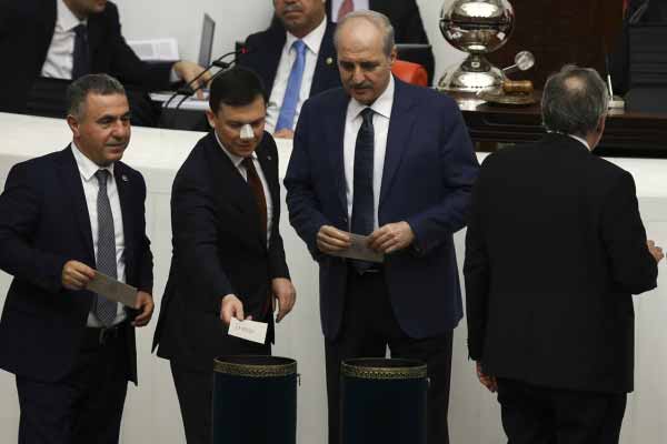 AK Parti'li vekil burnunu kimin kırdığını açıkladı