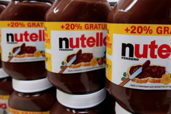 Nutella raflardan indiriliyor...