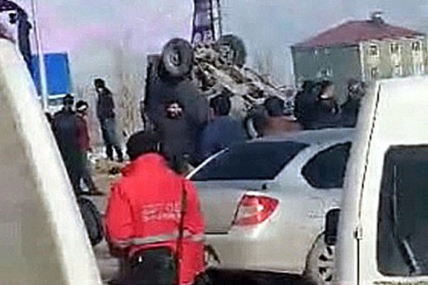 Zırhlı polis aracı takla attı