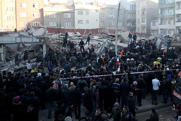 Zeytinburnu'nda facia: 2 ölü